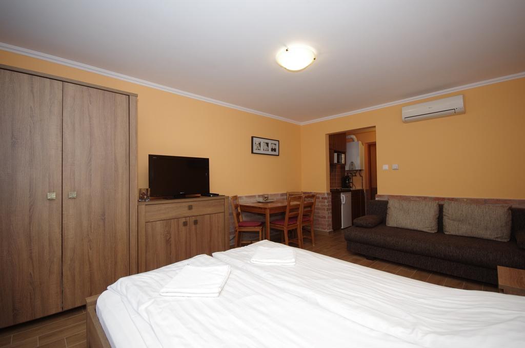Vararok Apartman Gyula Exterior foto