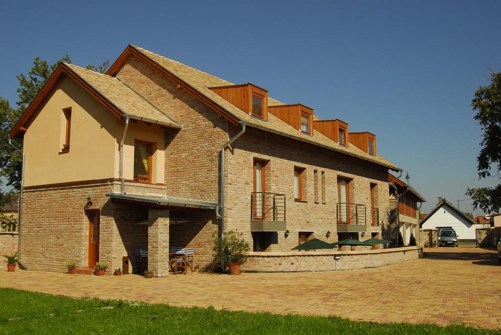 Vararok Apartman Gyula Exterior foto
