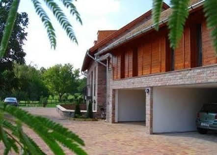 Vararok Apartman Gyula Exterior foto